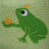 Namenskissen mit Froschkönig in grün in der Detailansicht