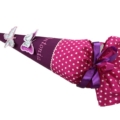 Kaufen Sie hier unsere handgenähte Schultüte Schmetterling in lila online.